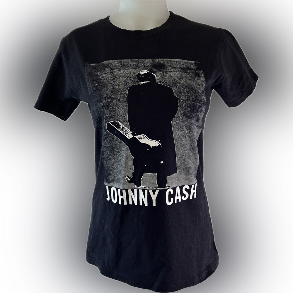 Women’s  Black Short Sleeve  Johnny Cash Tee  Shirt - medium